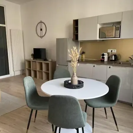 Beautiful Tram D Croix De Seguey 波尔多