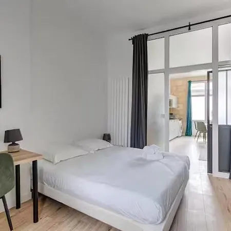 Beautiful Tram D Croix De Seguey アパート